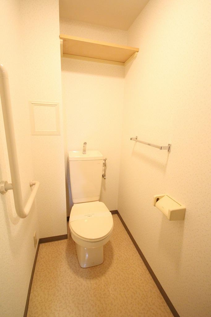 プラザハイツ二ツ屋　D棟のトイレ|※お部屋により仕様が異なる場合がございます※