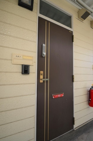 カルデアB棟の玄関|収納もある玄関です