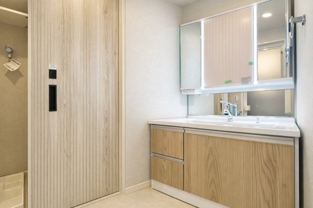 グローリア初穂お花茶屋の展望|窓越しに広がる風景が、暮らしのリズムに優しく寄り添います。空の移ろい、そよぐ風、遠くの街灯りが日常に静かな豊かさと安らぎをもたらしてくれます。