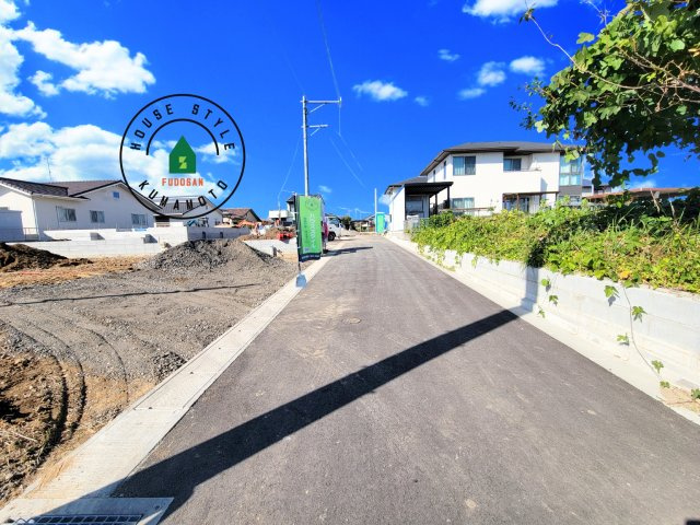 宇土市栗崎町第1₋3棟(2号棟)の前面道路含む現地写真|前面道路です。
