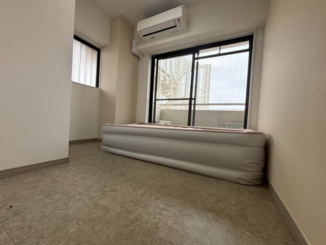 ロイヤルマンションの寝室