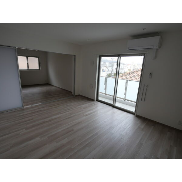 シェルメール住吉本町の居間・リビング