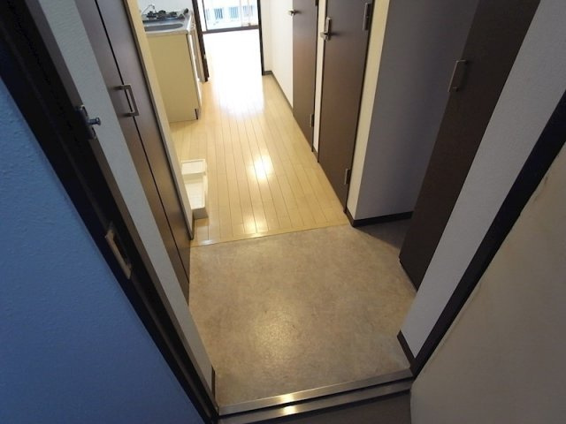 クオーレ三宮弐番館の玄関