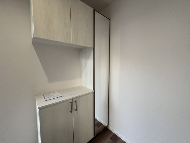 ウッドデッキの中庭が大優勝！【川崎市宮前区犬蔵１丁目中古戸建】の玄関|毎日通る玄関はこちらです