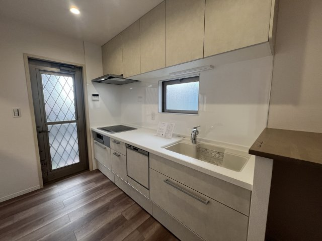 ウッドデッキの中庭が大優勝！【川崎市宮前区犬蔵１丁目中古戸建】のキッチン|キッチンです