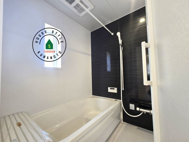 宇土市栗崎町第1₋3棟(3号棟)の内観：施工例|浴室は一日の疲れを癒す場所だから、家族みんながゆったりできる快適設計。追い炊き機能付きオートバス。安定した温度で、いつでも快適に入浴できます。