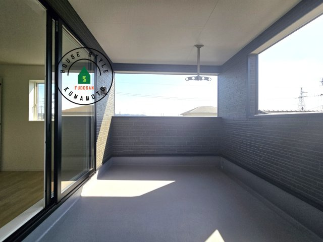 宇土市栗崎町第1₋3棟(3号棟)の外観：施工例|バルコニーに自分のこだわりをもたせる。120％自由自在のバルコニー。もちろんお洗濯物を干す、ゴミを一時保管するなどもおまかせください。バルコニーを多目的スペースとして考えてみましょう。