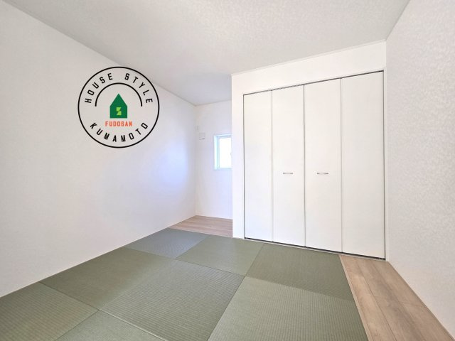 宇土市栗崎町第1₋3棟(3号棟)の内観：施工例|和室を上手に活用すると暮らし方の幅が広がります。例えば普段は開け放して、子供の小さいうちはお昼寝や遊びのスペースに。畳はソフトなので転んでもケガをしにくく安心です