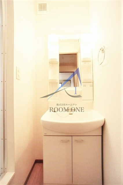 ロハスⅡの洗面所|独立洗面台です。