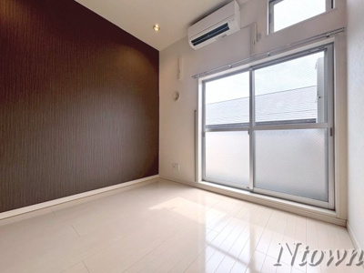 【居間・リビング】 | K Flat | こちらの居間で趣味の時間をお楽しみください