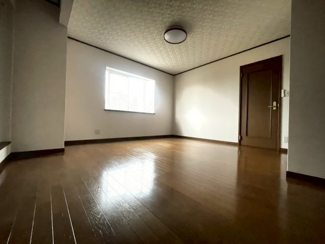 東金売戸建ての洋室