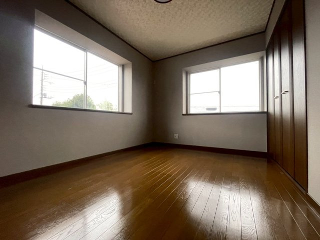 東金売戸建ての洋室