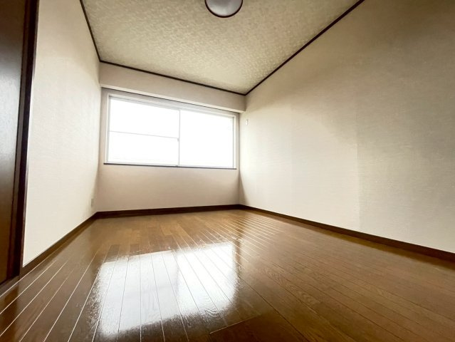 東金売戸建ての洋室