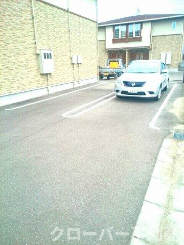 メゾン峰風Ⅱの駐車場