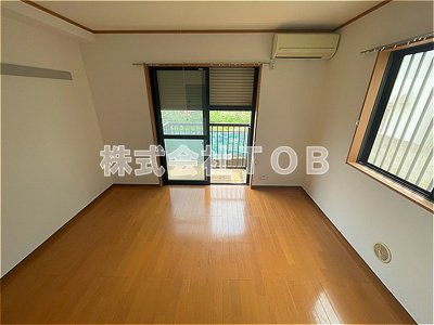 【設備】 | ガーネットハイツ | 防犯シャッター※クリーニング中の撮影※