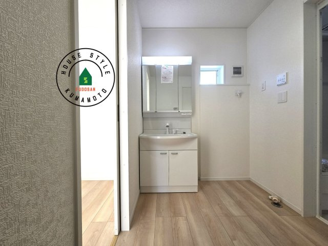 宇土市栗崎町第1₋3棟(1号棟)の内観：施工例|洗面所は小さなプライベートスペース。歯磨き、洗顔と毎日施す個人空間。