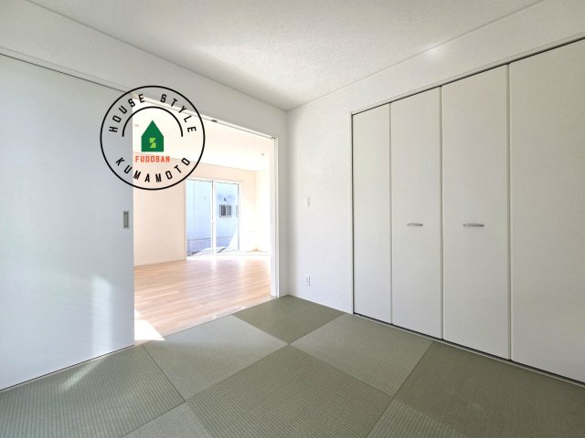 宇土市栗崎町第1₋3棟(1号棟)の内観：施工例|和室を上手に活用すると暮らし方の幅が広がります。例えば普段は開け放して、子供の小さいうちはお昼寝や遊びのスペースに。畳はソフトなので転んでもケガをしにくく安心です