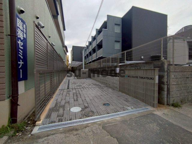 ウェルスクエア高槻の駐車場