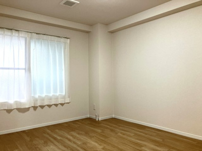 【洋室】 | グリーンヴィラ琴似A棟 | 壁天井クロス・フローリングも新品張替え済み♪