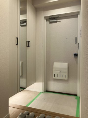 【玄関】 | グリーンヴィラ琴似A棟 | 玄関は足元灯付き♪