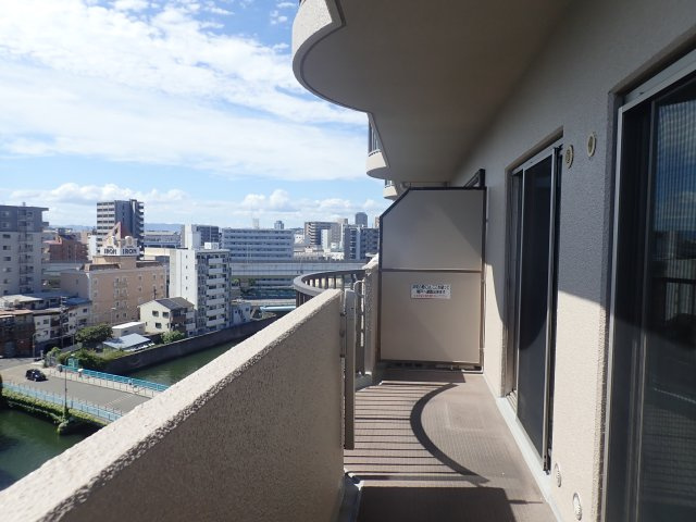 朝日プラザ長堀西の展望|【バルコニー】
物干し金物が備え付けられています。