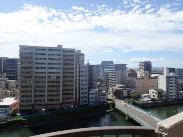 朝日プラザ長堀西の展望|天気の良い日には、広い青空を見渡す開放感を楽しむことができます。