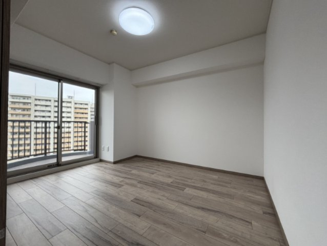 朝日プラザ長堀西のエントランス|【エントランス】
マンション入口付近には屋根があるので、雨の日でも傘の開閉が慌てずにできます。