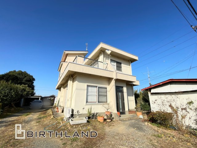 中古戸建・中古住宅　太田市新田上江田町　綿打小・綿打中の外観|陽当たり良好なルーフバルコニー付きの鉄筋コンクリート造の2階建て住宅になります！