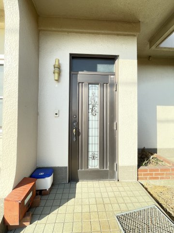 中古戸建・中古住宅　太田市新田上江田町　綿打小・綿打中の玄関|インターホン付き玄関！ダブルロックになっているので安心ですね！