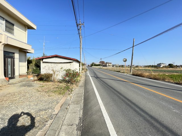 中古戸建・中古住宅　太田市新田上江田町　綿打小・綿打中の前面道路含む現地写真|のどかな田園風景が広がる緑豊かな立地です！落ち着いた生活が送れる環境です！
