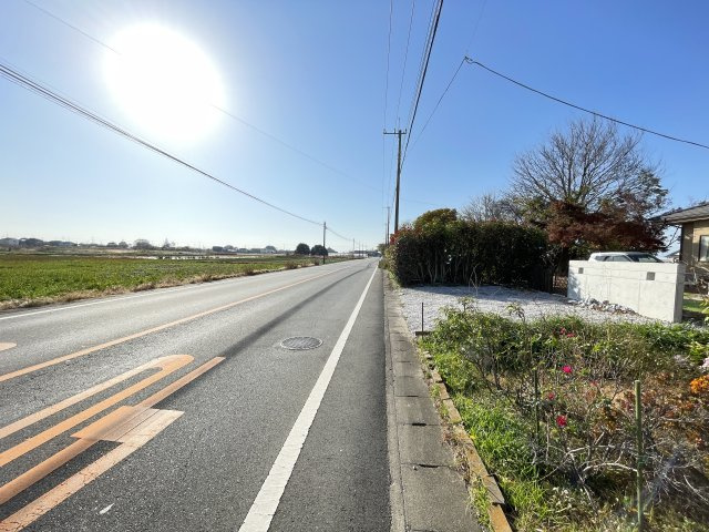 中古戸建・中古住宅　太田市新田上江田町　綿打小・綿打中の前面道路含む現地写真|前面道路は片側一車線の公道になります！
