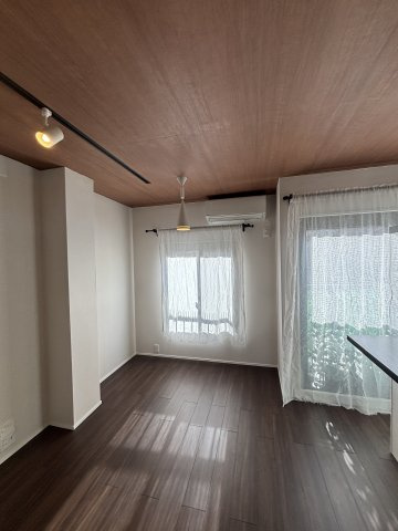 グローネット広尾ビルの居間・リビング