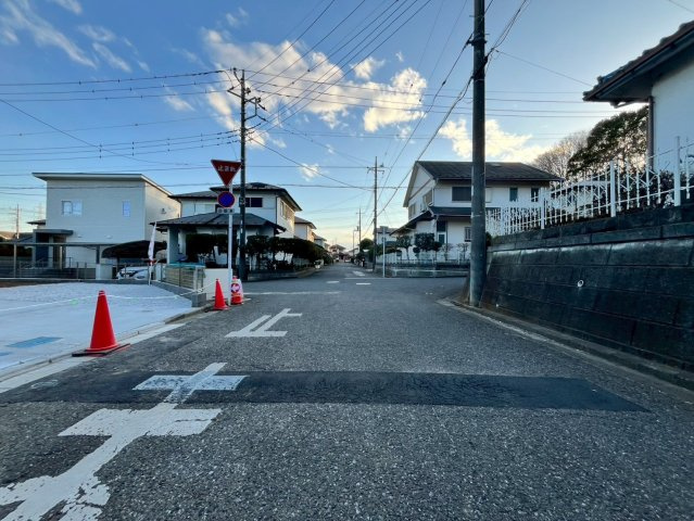 狭山市柏原10期　新築戸建ての前面道路含む現地写真|1/30　撮影