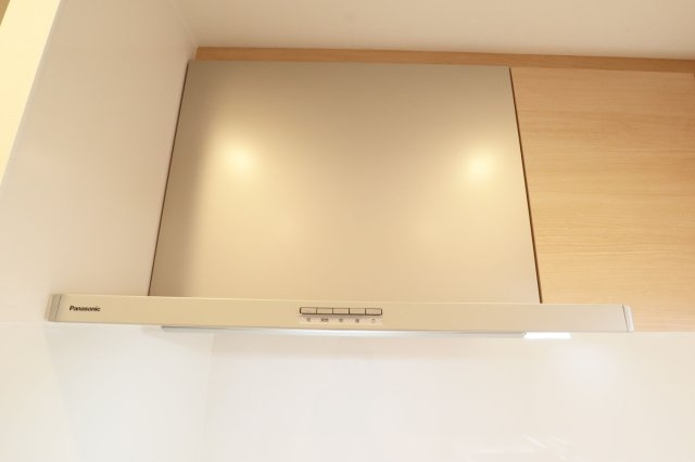 【キッチン】 | ライオンズマンション鳥飼 | 汚れが気になりがちなレンジフードも新品に交換済みです