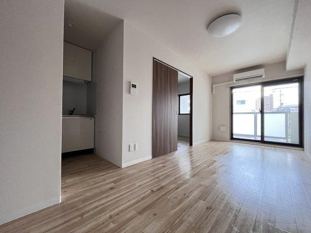 シスイル遠里小野の洋室