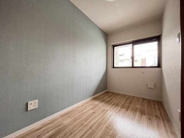 シスイル遠里小野の洋室