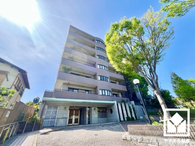 グランブルー醍醐の外観