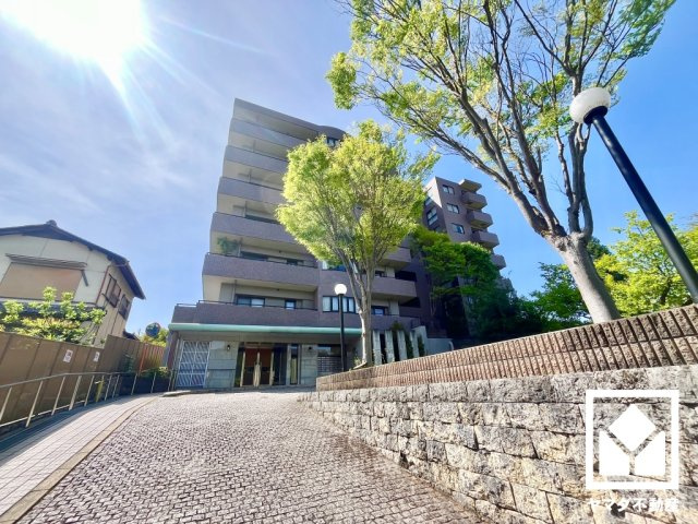 グランブルー醍醐の外観