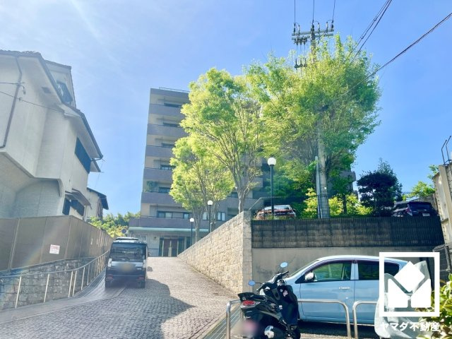 グランブルー醍醐の外観