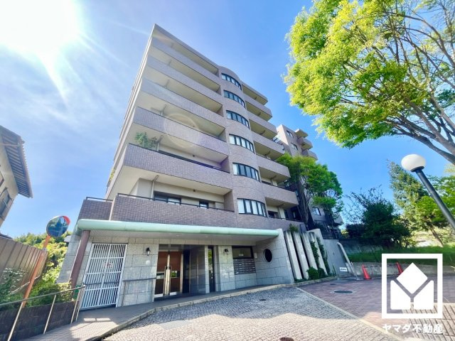 グランブルー醍醐の外観