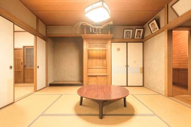 【居間・リビング】 | ◇◆田尻町店舗付き中古戸建◆◇ | ◆柔らかい陽光が差し込む明るいお部屋を演出する設計。彩光の取れる窓が気持ちの良いお部屋を創り上げます。