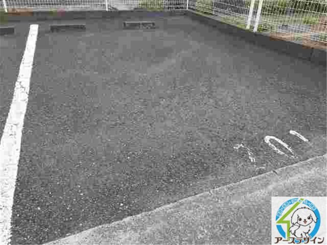 ドミールMTの駐車場