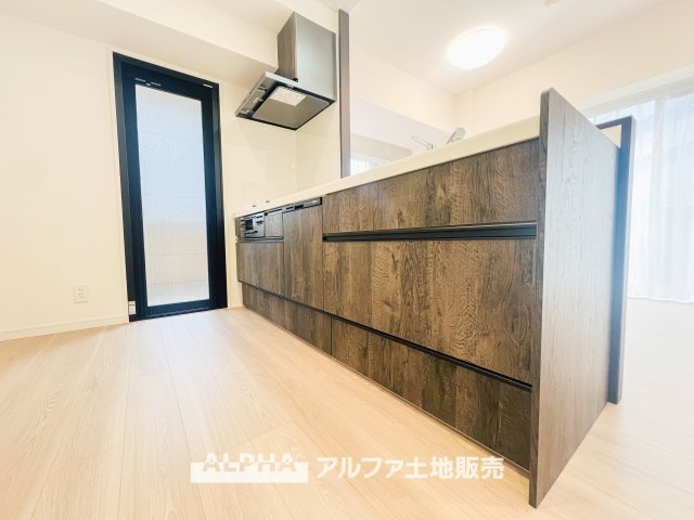 マイキャッスル立川エクセレントステージのキッチン|心地よさを求めて終わりのない暮らしづくりはキッチンから始まる。食事は暮らしの中でとても重要。お洒落なキッチンを使用すれば空間の居心地良さが変わる。