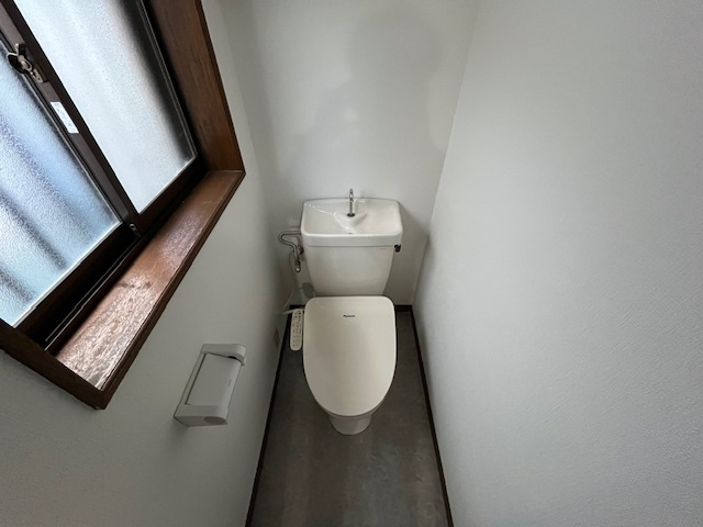 大阪府富田林市東板持町貸家のトイレ