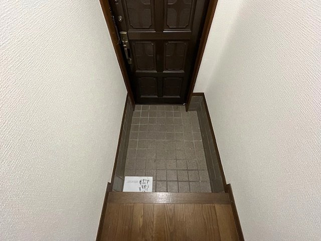 大阪府富田林市東板持町貸家の玄関