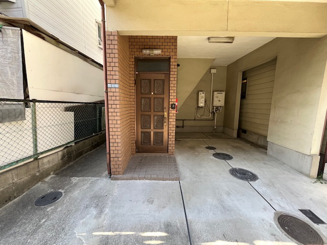 大阪府富田林市東板持町貸家のエントランス