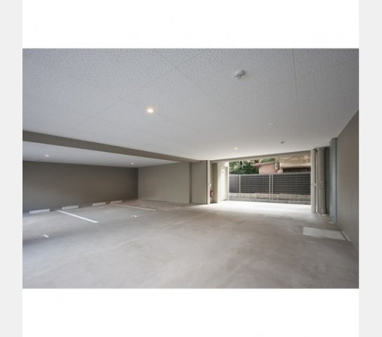 コンフォリア西尾久の駐車場