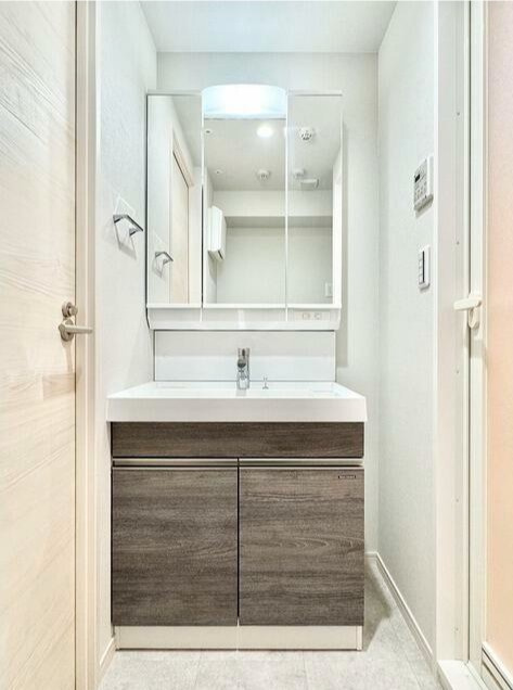 コンフォリア西尾久の洗面所