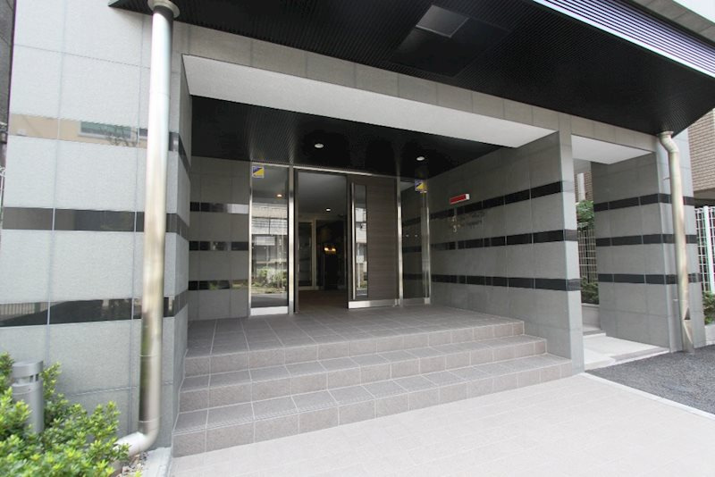 エスファルベプレスト東日暮里のエントランス