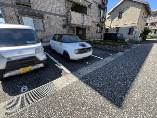 エトワール百石の駐車場